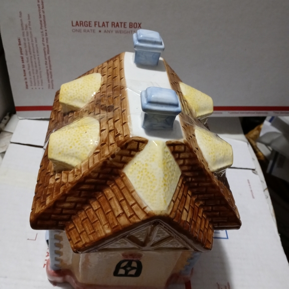 🏩 PIER 1 Vintage Large Cookie House Jar🏫 A FABULOUS GIFT GIVING ITEM.🏤 - Picture 5 of 13